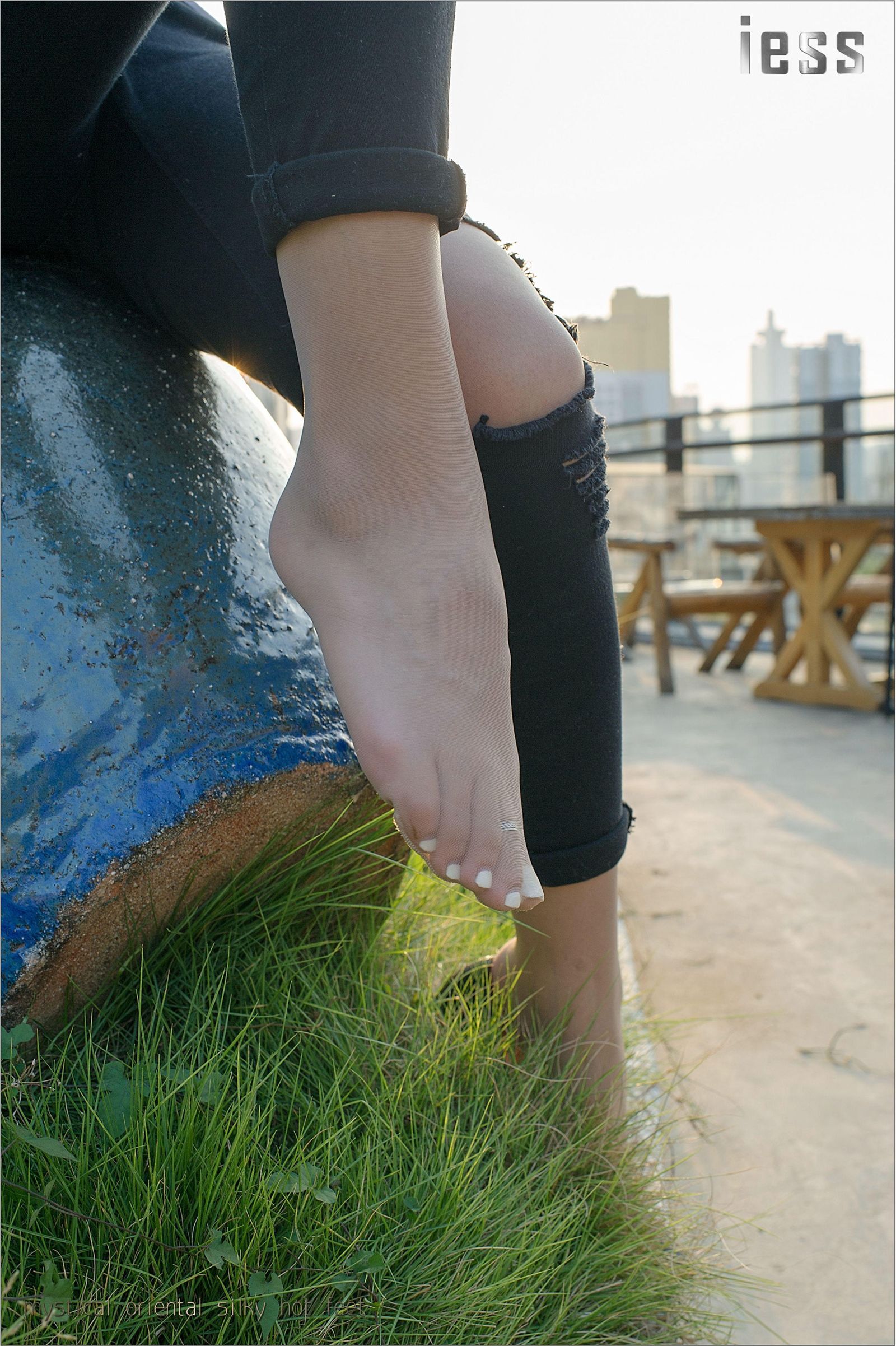 [IESS]异思趣向 女主播SASA 超薄肉丝